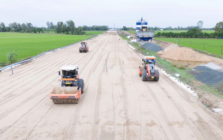 Thi công nền đường cao tốc Châu Đốc - Cần Thơ - Sóc Trăng